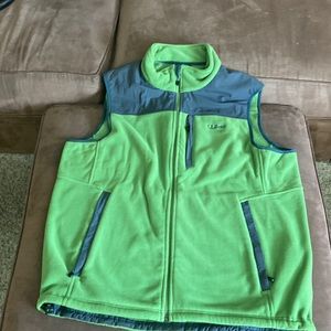 Mens LL Bean vest sized XL.  Never worn